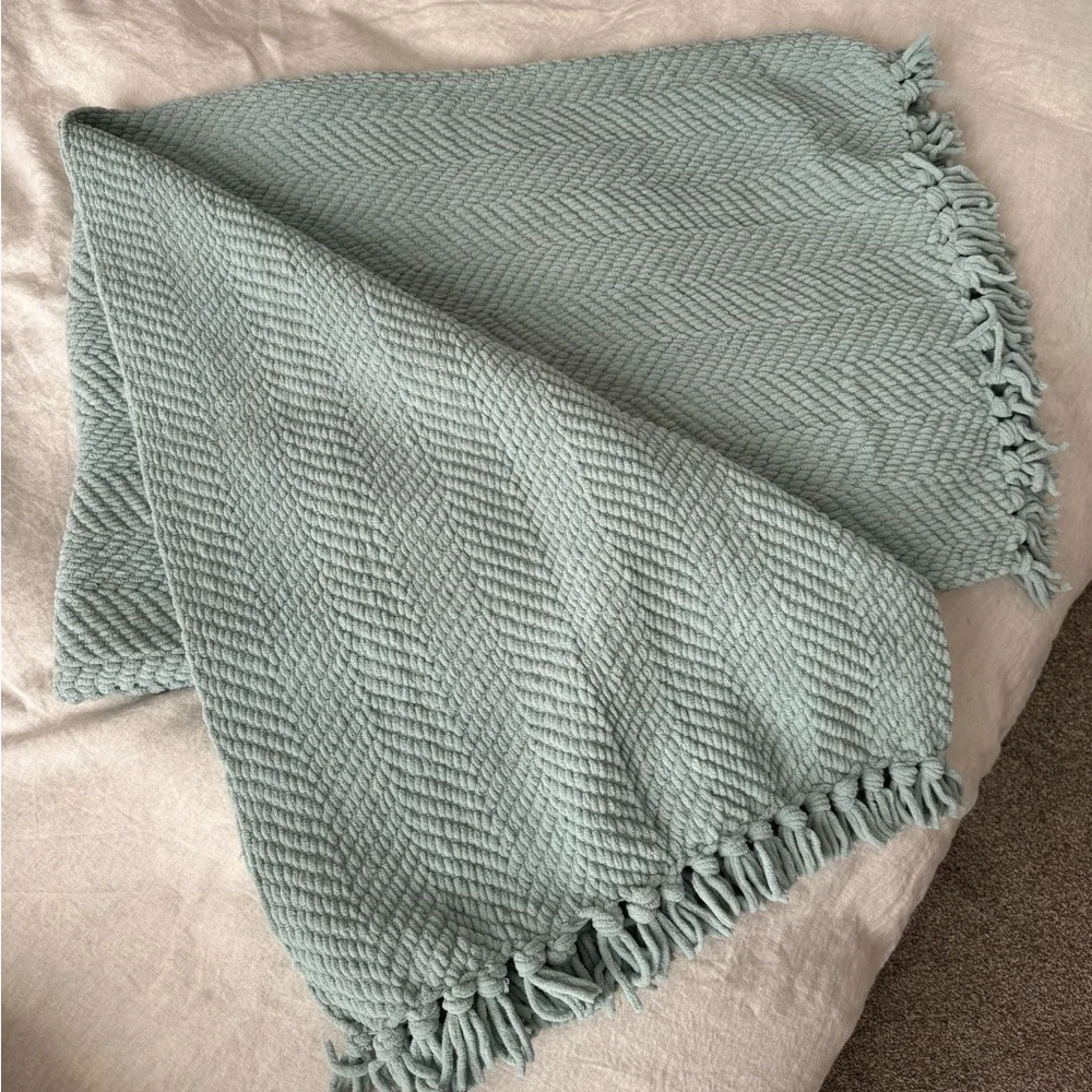 Pottery Barn Grand Chenille Knit Throw Sage Green 50” x 72”